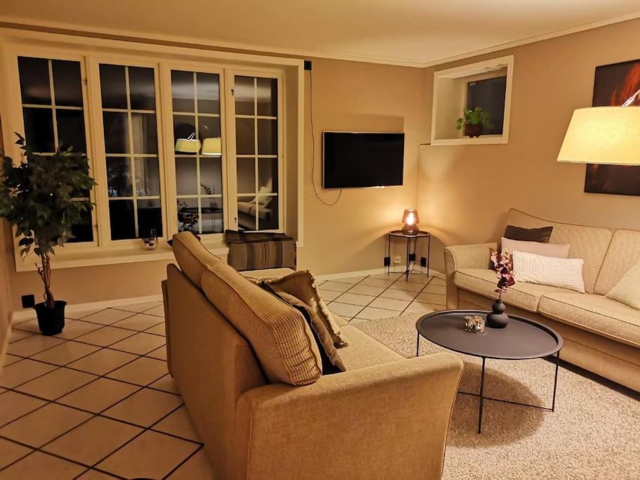 Apartment Sentrumsnaer Med 3 Soverom. *